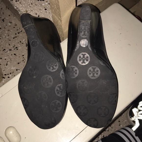 Tory Burch Sophie Wedge closed toe size 6 - Picture 5 of 8